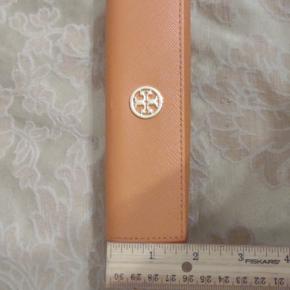 Tory Burch Eye glass case color Orange . - Picture 8 of 8